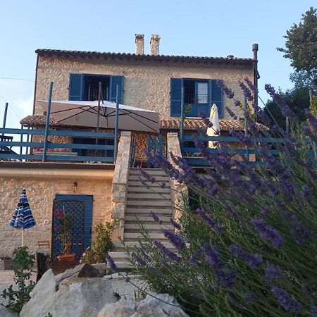 La Casa Dalle Finestre Blu Abbateggio Exterior photo